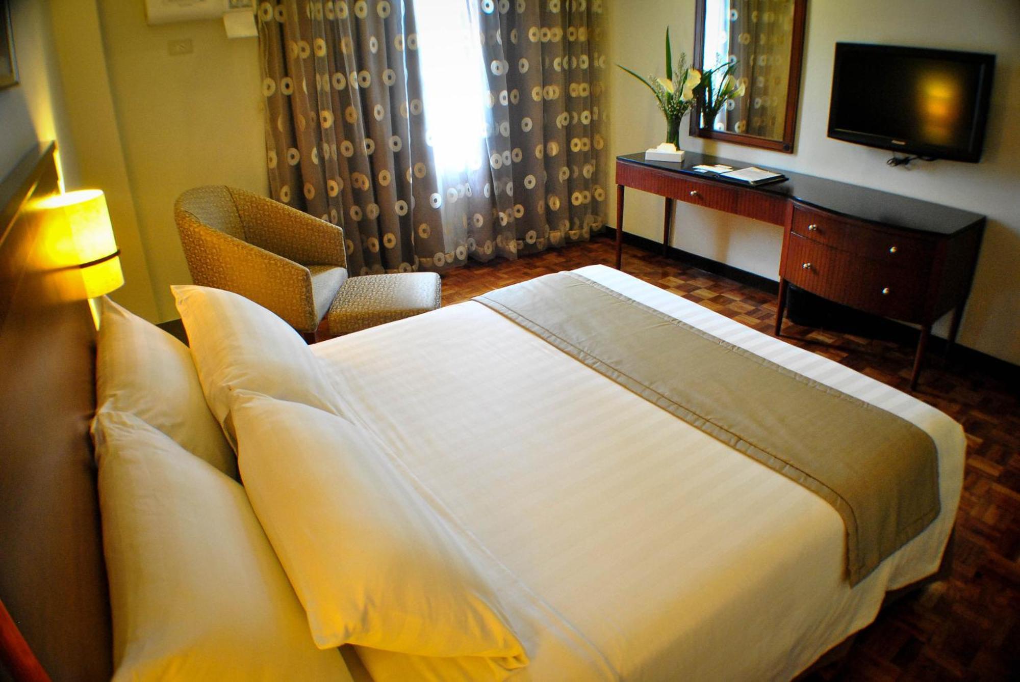 Fersal Hotel Neptune Makati Makati City Ngoại thất bức ảnh
