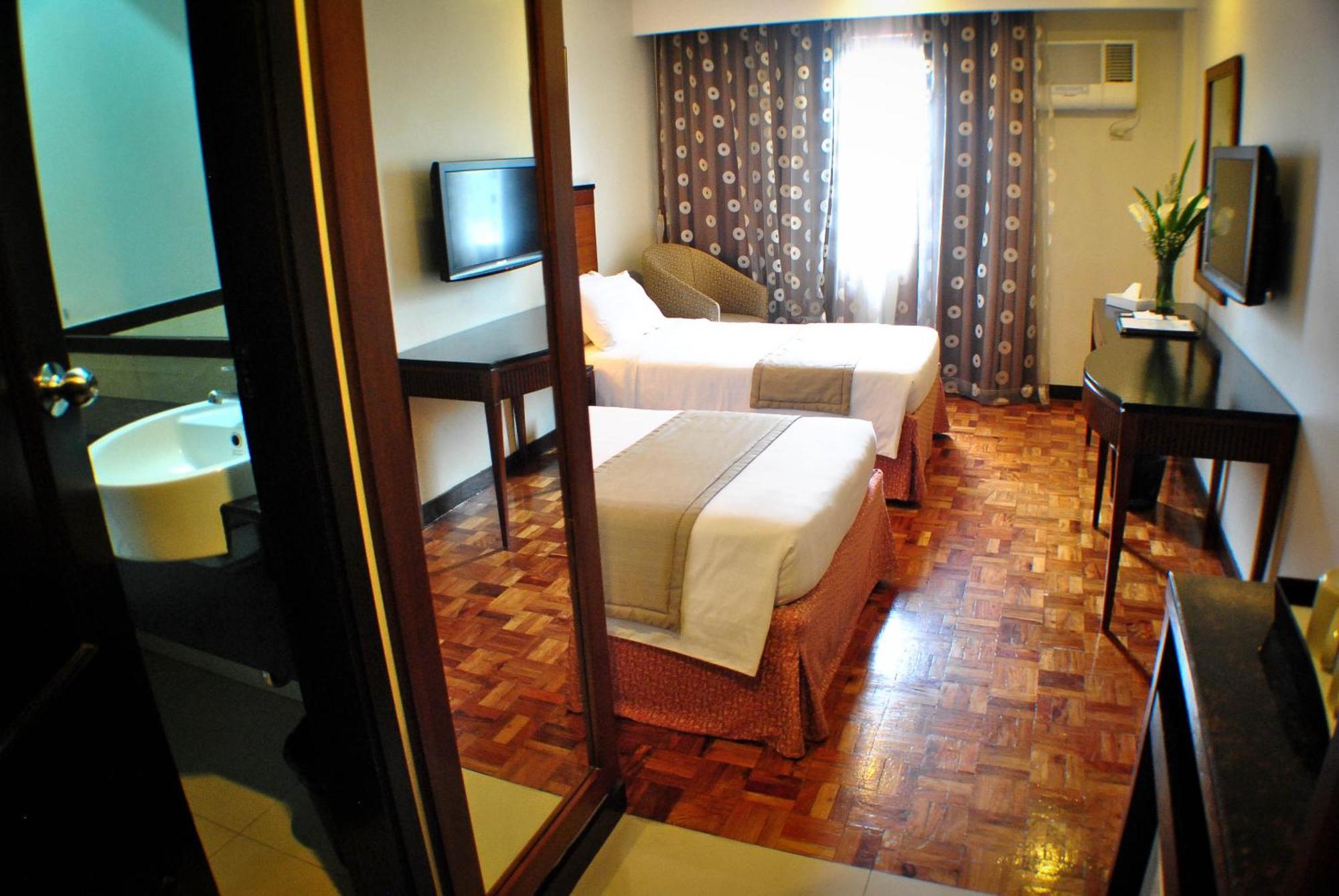 Fersal Hotel Neptune Makati Makati City Ngoại thất bức ảnh