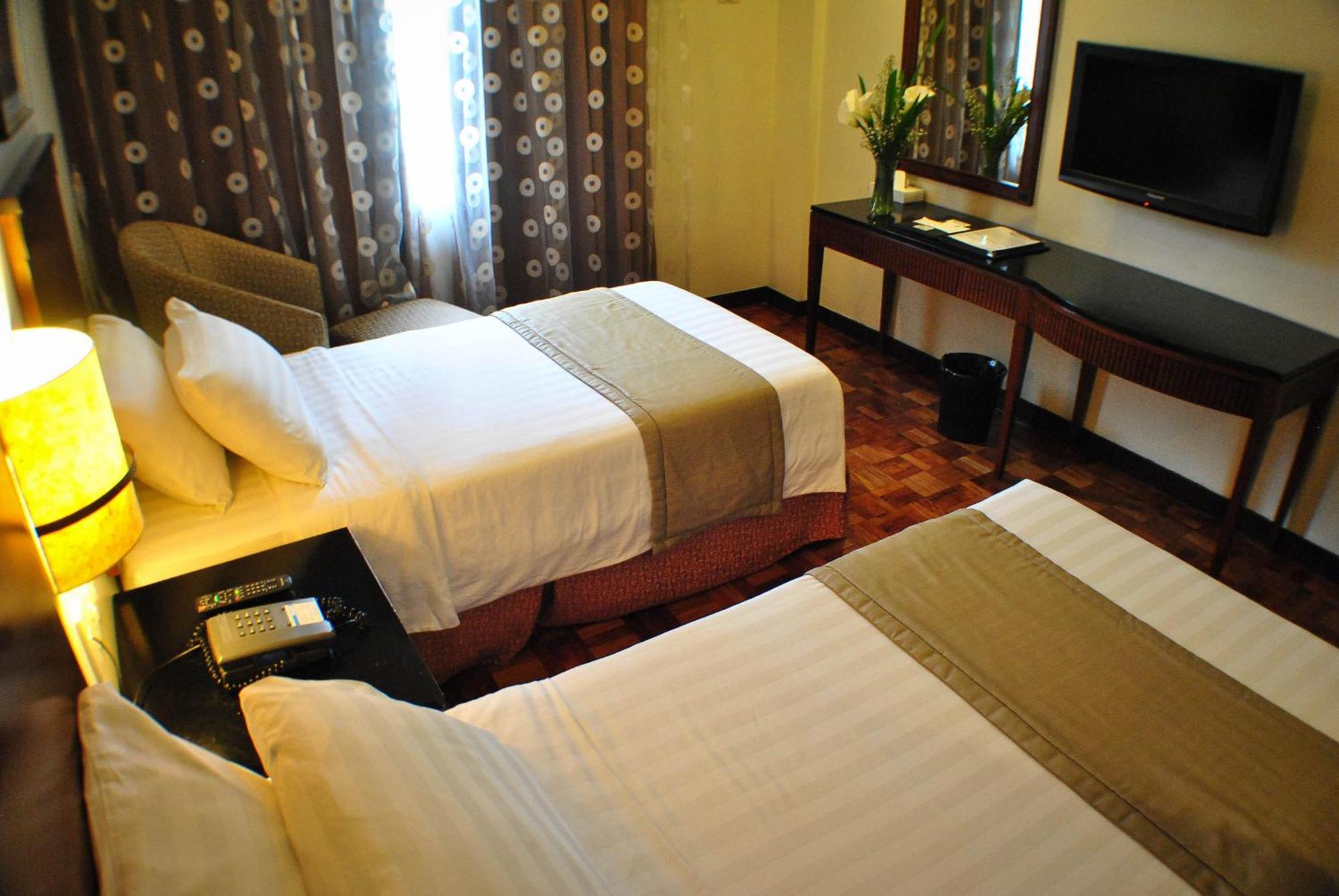 Fersal Hotel Neptune Makati Makati City Ngoại thất bức ảnh