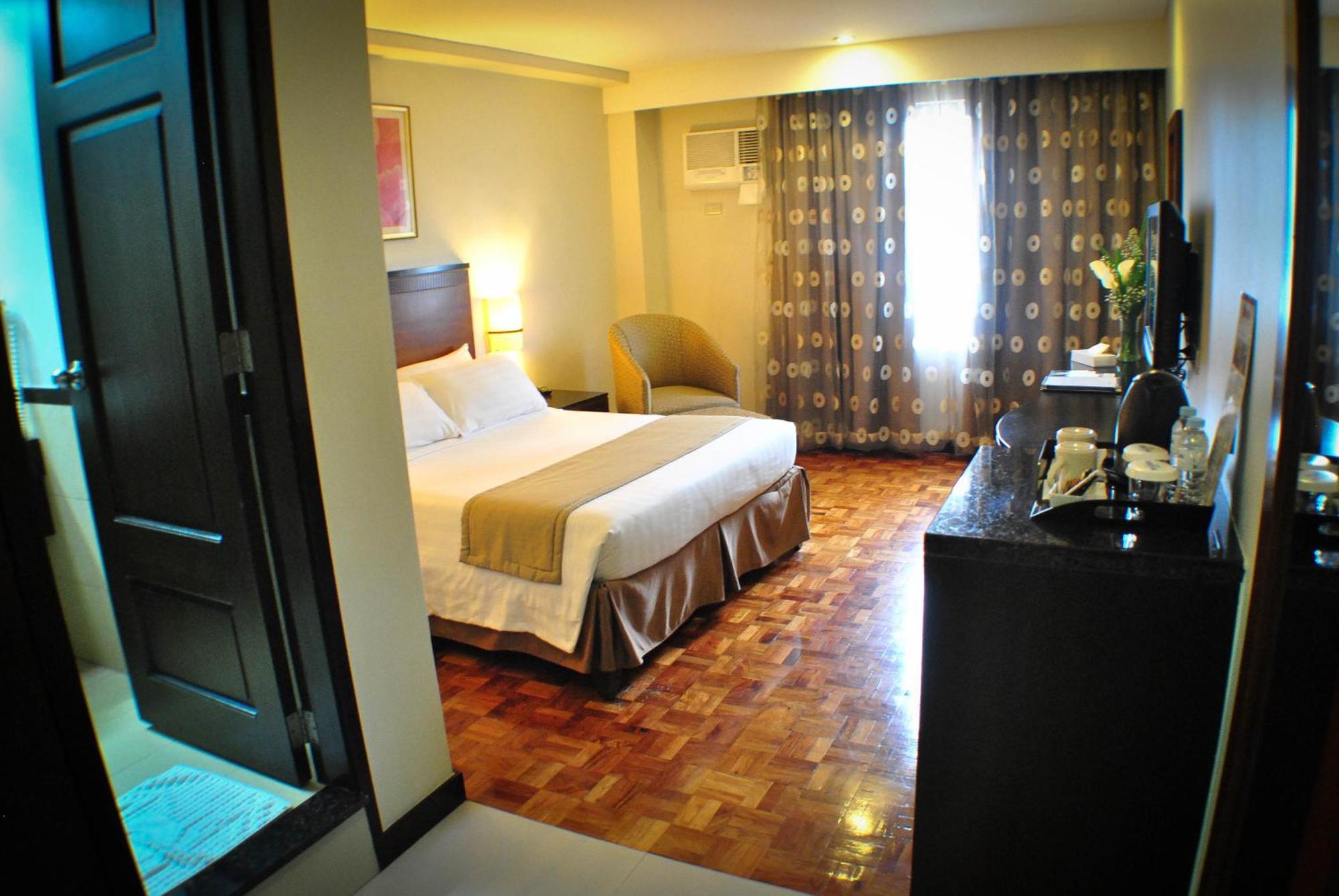 Fersal Hotel Neptune Makati Makati City Ngoại thất bức ảnh