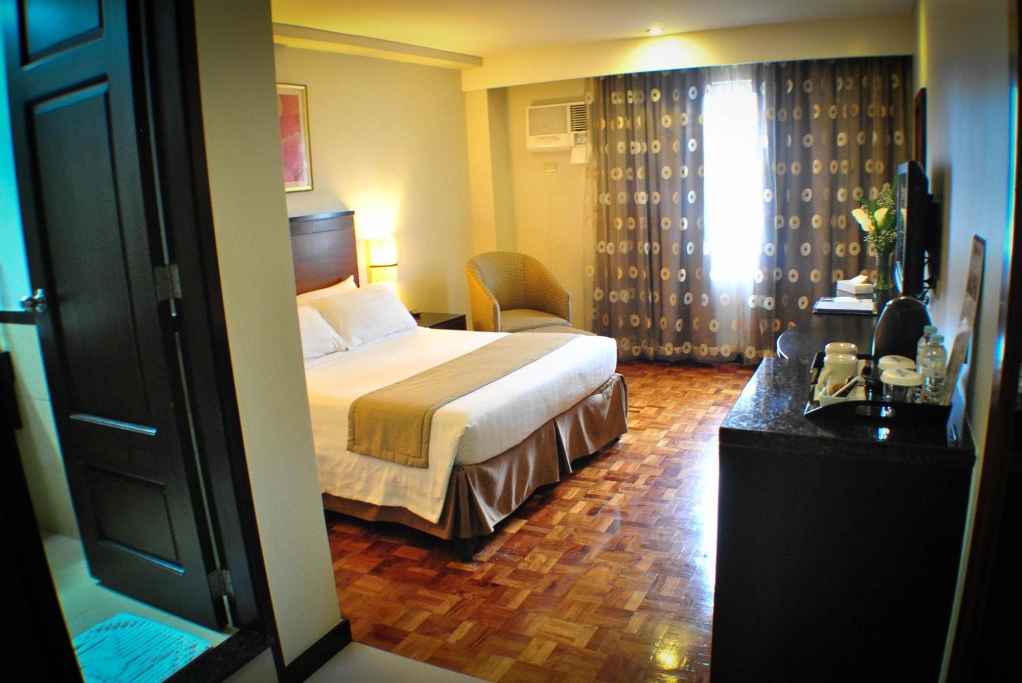 Fersal Hotel Neptune Makati Makati City Ngoại thất bức ảnh
