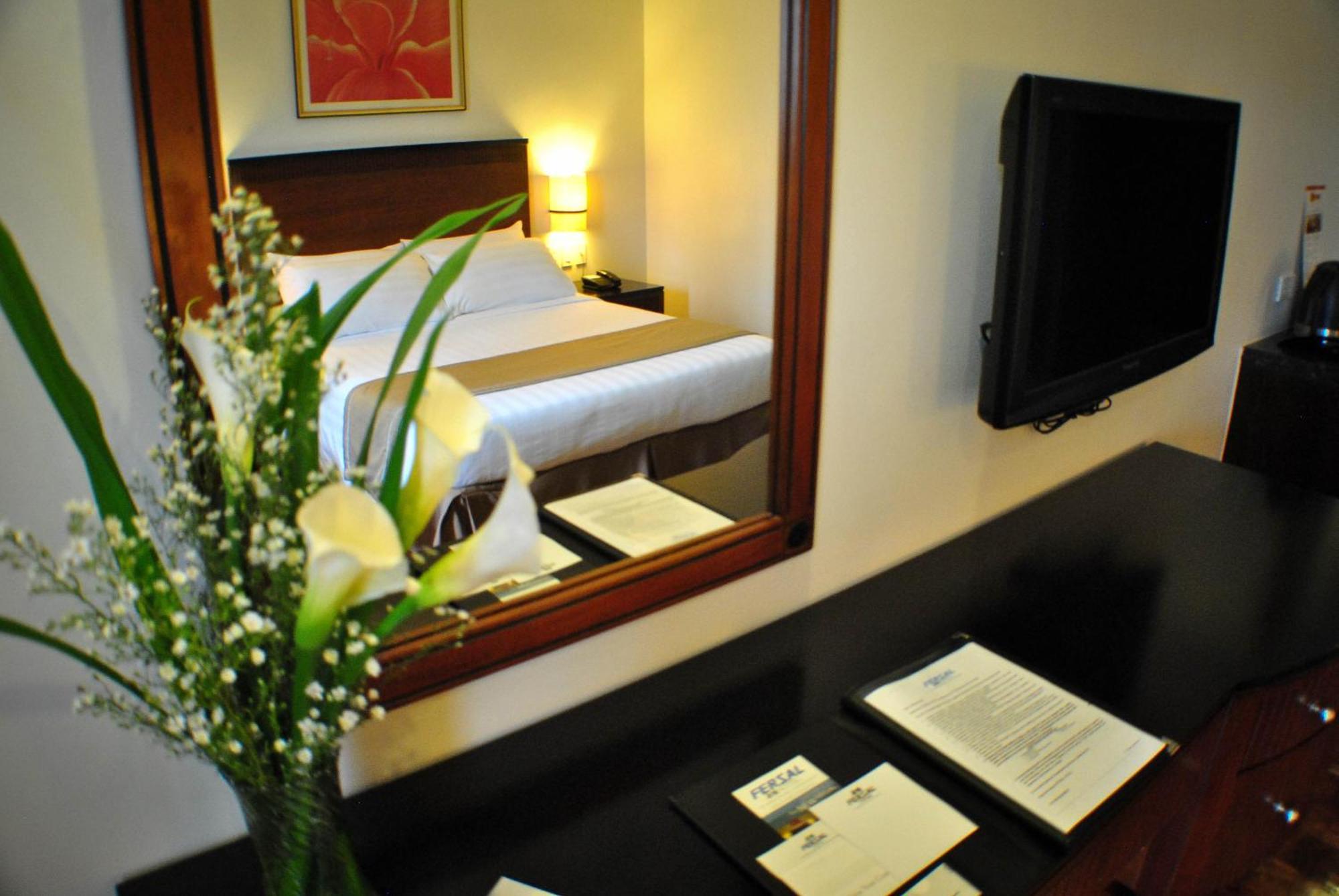 Fersal Hotel Neptune Makati Makati City Ngoại thất bức ảnh