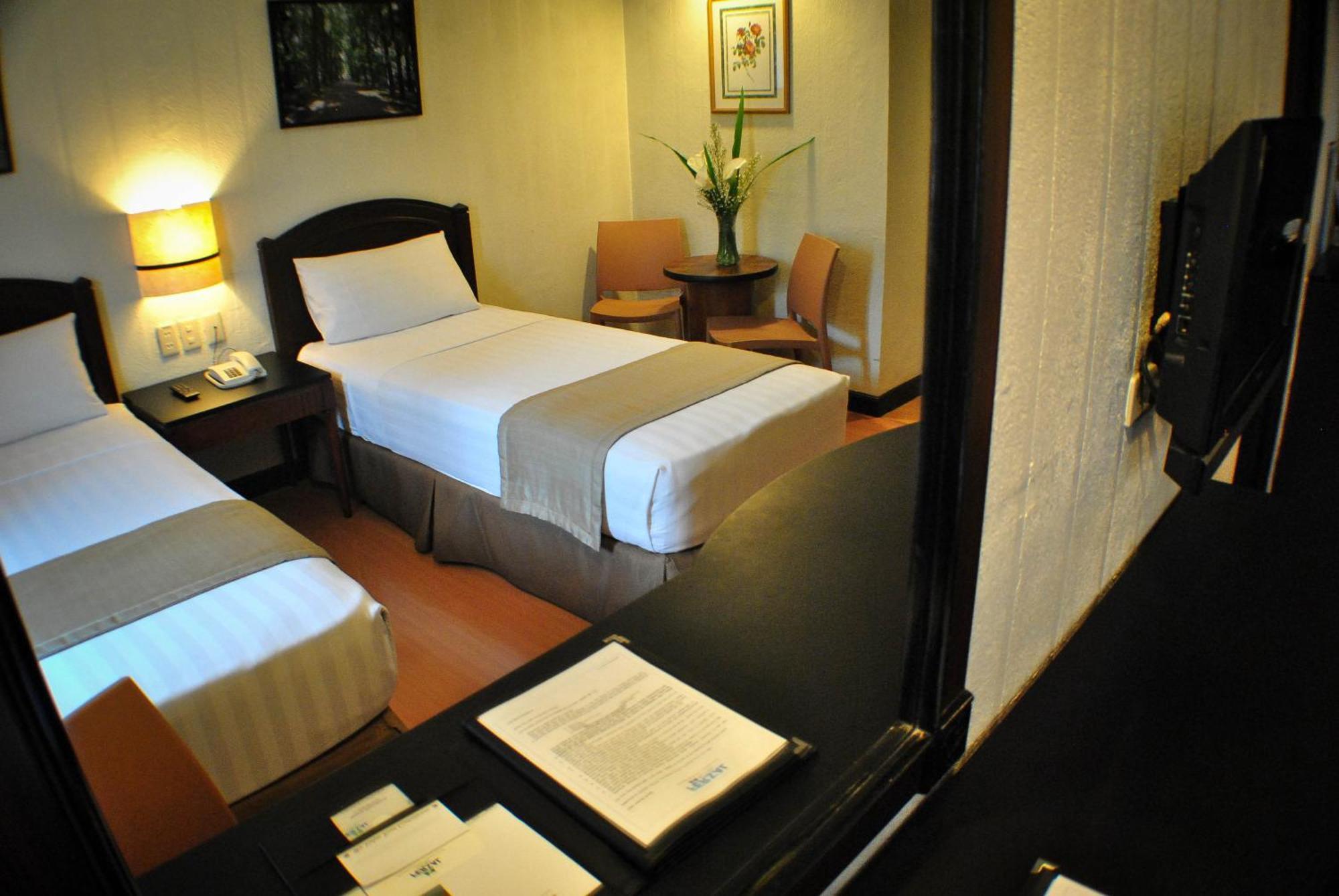 Fersal Hotel Neptune Makati Makati City Ngoại thất bức ảnh