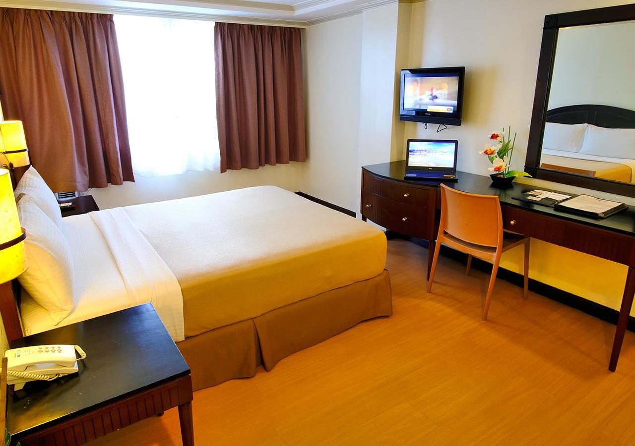 Fersal Hotel Neptune Makati Makati City Ngoại thất bức ảnh